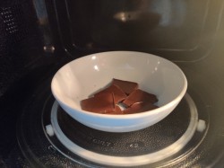 название картинки Как растопить шоколад для торта в домашних условиях - 2 способа