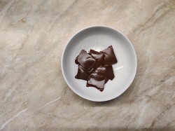 название картинки Как растопить шоколад для торта в домашних условиях - 2 способа