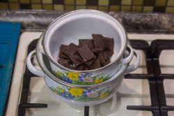 название картинки Как растопить шоколад на водяной бане для торта