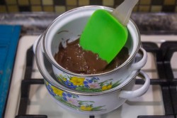 название картинки Как растопить шоколад на водяной бане для торта