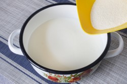 Жидкая манная каша на молоке