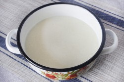 Жидкая манная каша на молоке