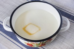 Жидкая манная каша на молоке