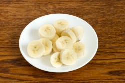 Как закипятить банан с корицей