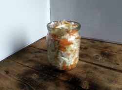 Как засолить капусту на зиму в банку