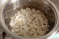 название картинки Салат кальмары с авокадо