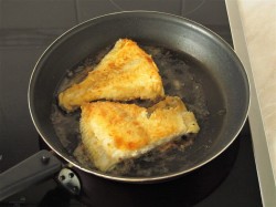 Камбала на сковороде