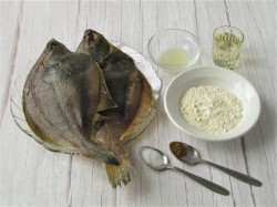 Камбала на сковороде