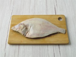 Камбала на сковороде