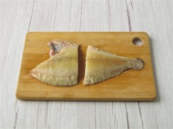 Камбала на сковороде