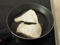 Камбала на сковороде