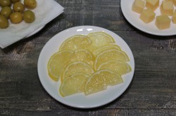 название картинки Канапе с оливками и сыром на шпажках