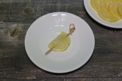 название картинки Канапе с оливками и сыром на шпажках