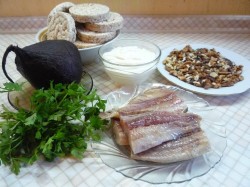 Канапе с сельдью и свекольным песто - шаг 1