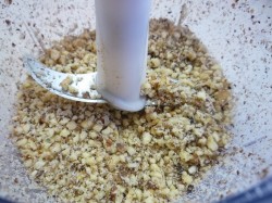 Канапе с сельдью и свекольным песто - шаг 2