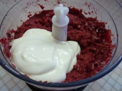 Канапе с сельдью и свекольным песто - шаг 4