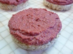 Канапе с сельдью и свекольным песто - шаг 6