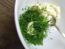 Канапе с селедкой и черным хлебом на шпажках - шаг 2