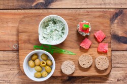 Канапе с семгой на шпажках - шаг 5 Канапе с семгой на шпажках - шаг 5