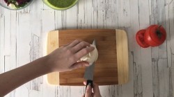 Салат капрезе с бурратой и песто