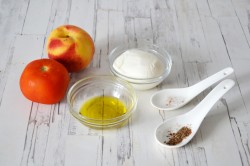 Капрезе с персиками