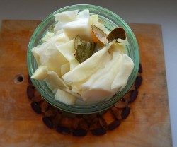 название картинки Капуста маринованная кусочками быстрого приготовления