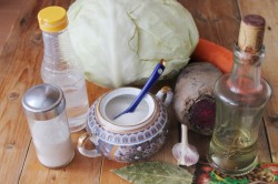 Капуста на зиму со свеклой и морковью