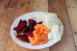 Капуста на зиму со свеклой и морковью