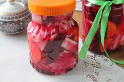 Капуста на зиму со свеклой и морковью