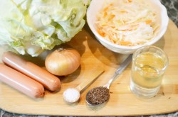 Тушеная капуста по-немецки - шаг 1