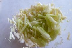 Салат капуста с лимоном и ананасом