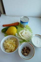 Салат капуста с лимоном и ананасом