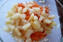 Салат капуста с лимоном и ананасом