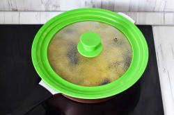 Тушеная капуста с черносливом