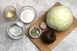 название картинки Капуста с чесноком и свеклой быстрого приготовления