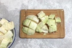 название картинки Капуста с чесноком и свеклой быстрого приготовления