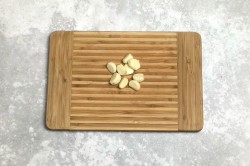 название картинки Капуста с чесноком и свеклой быстрого приготовления