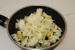 название картинки Капуста с картошкой на сковороде