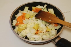 название картинки Капуста с картошкой на сковороде