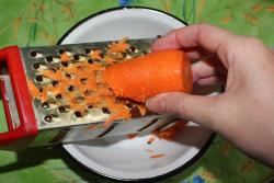 Капуста с луком в черносливе - шаг 3