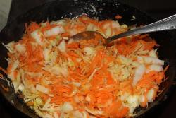 Капуста с луком в черносливе - шаг 5