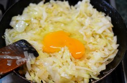 Капуста с яйцом жареная на сковороде - шаг 8 Капуста с яйцом жареная на сковороде - шаг 8