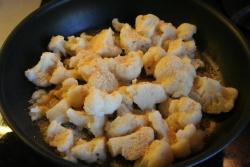 название картинки Цветная капуста с сыром и помидорами тушеная