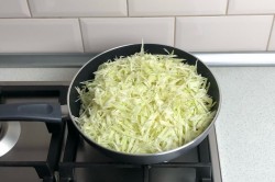 название картинки Капуста тушеная классическая на сковороде