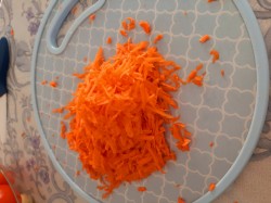 Капуста тушеная с картошкой, томатной пастой и свининой - шаг 3