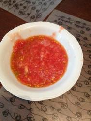 Капуста жареная с помидорами и чесноком