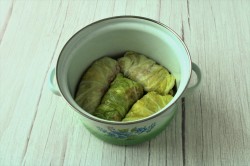 название картинки Капустные голубцы из свежей капусты с мясом в кастрюле