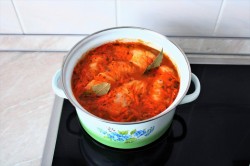 название картинки Капустные голубцы из свежей капусты с мясом в кастрюле