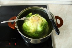 название картинки Капустные голубцы из свежей капусты с мясом в кастрюле