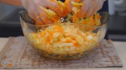 Капустный салат с болгарским перцем по-корейски